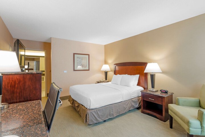 Queen Bed Accessible (9 of 12)