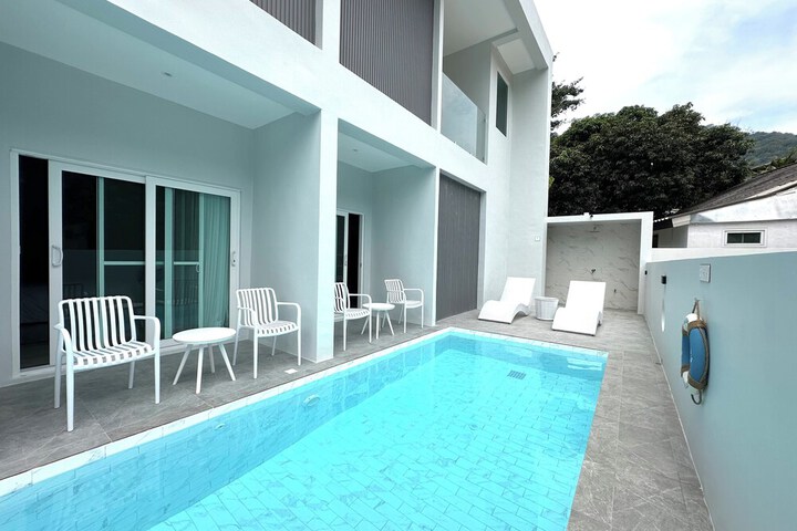 Pool 44 of 75