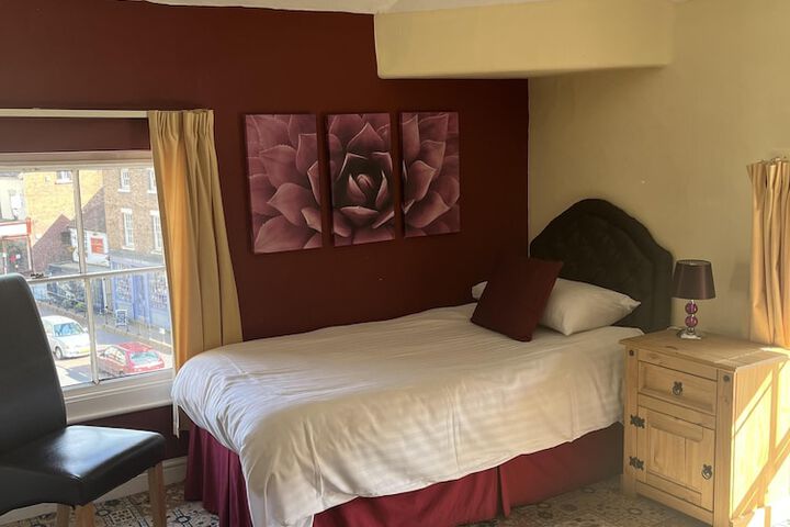 Room 4 of 33