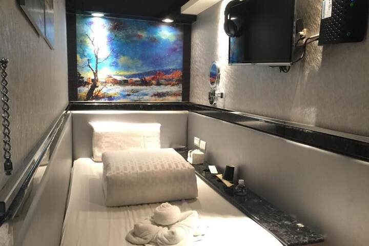 Room 25 of 61