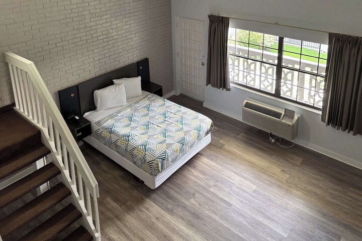 1 King Bed (10 of 19)