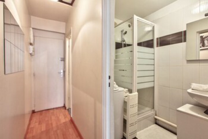 Room 3 of 16