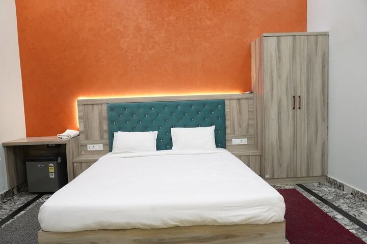 Room 14 of 60
