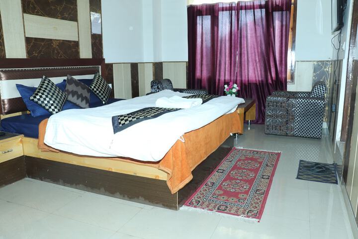 Room 9 of 20
