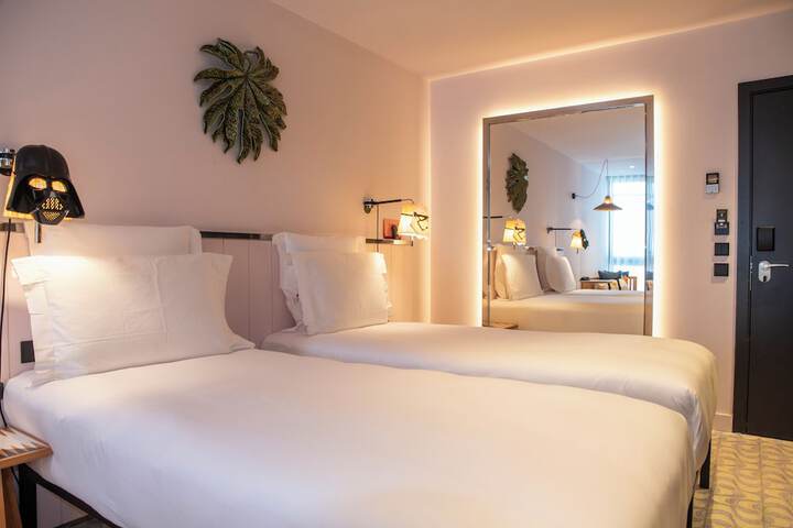 Room 53 of 192