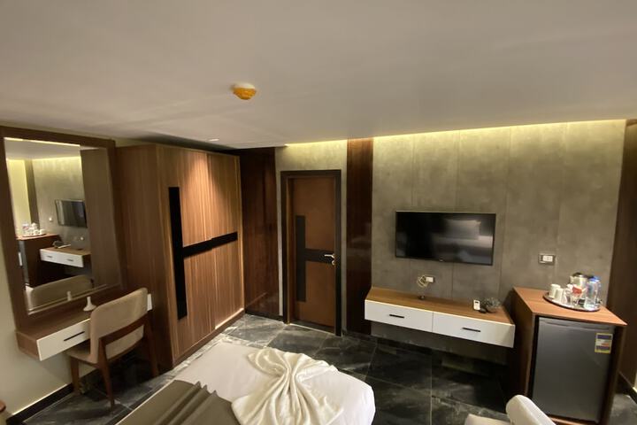 Room 72 of 114