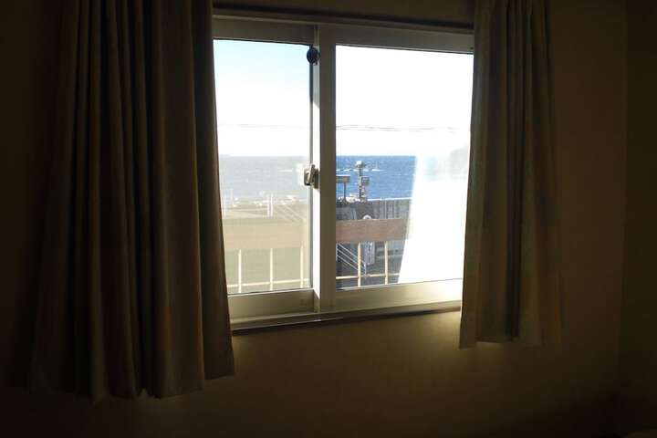 Room 4 of 61
