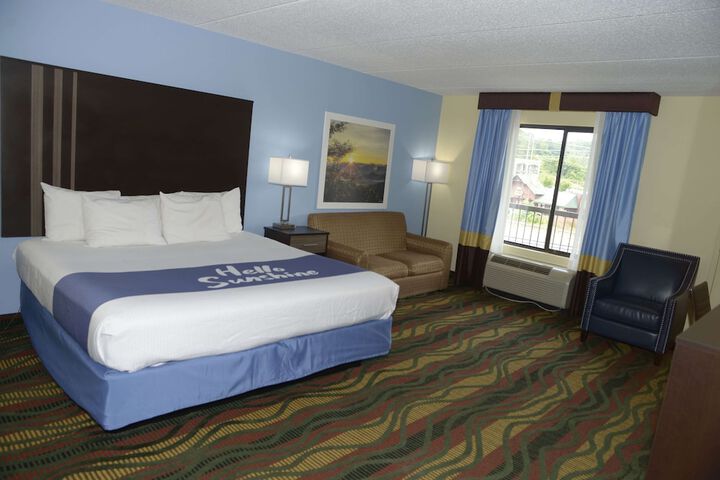 1 King Bed (4 of 13)