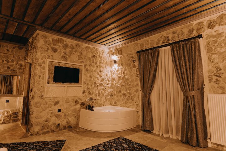 Room 17 of 99