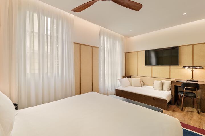 Room 9 of 79