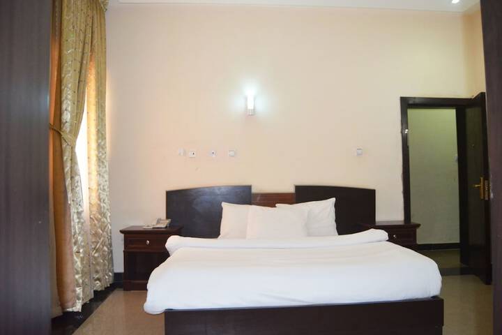 Room 3 of 28