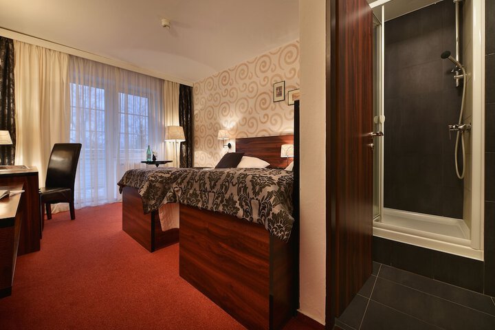 Room 8 of 25