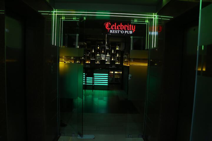 Lounge 17 of 22