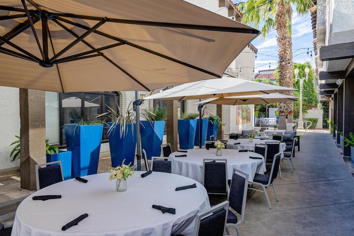 Hotel Exterior 93 of 100