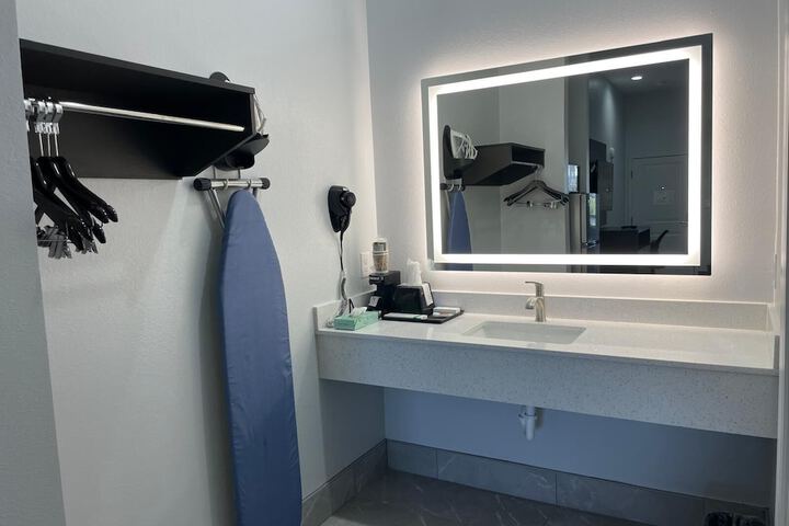 Room 18 of 70