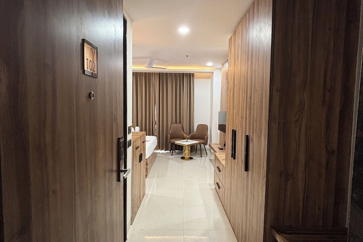 Room 11 of 42
