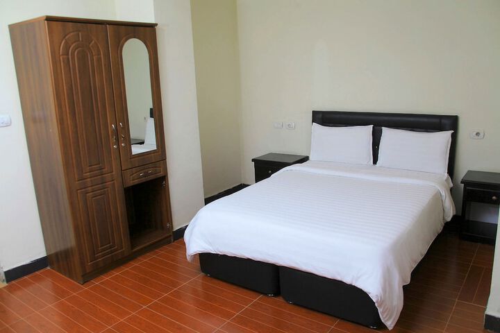 Room 12 of 25