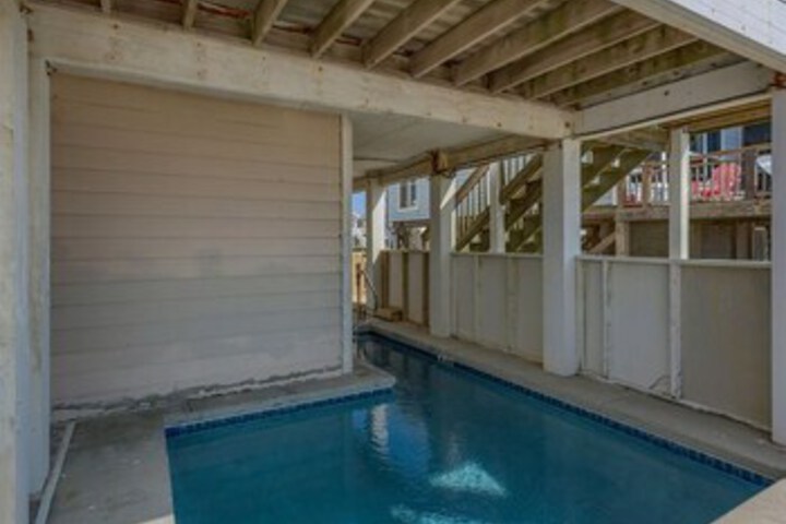 Pool 52 of 77