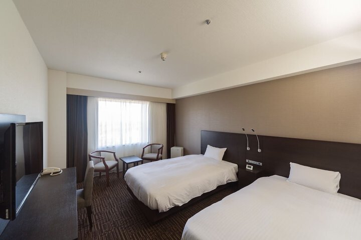 Room 6 of 33