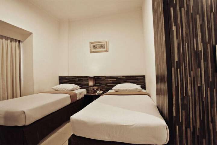 Room 14 of 48