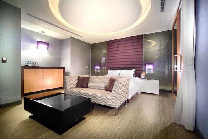 Room 27 of 53
