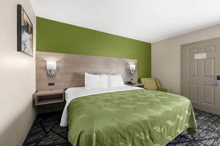1 King Bed (8 of 14)