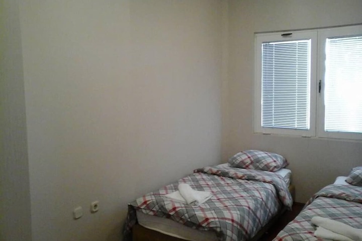 Room 6 of 42