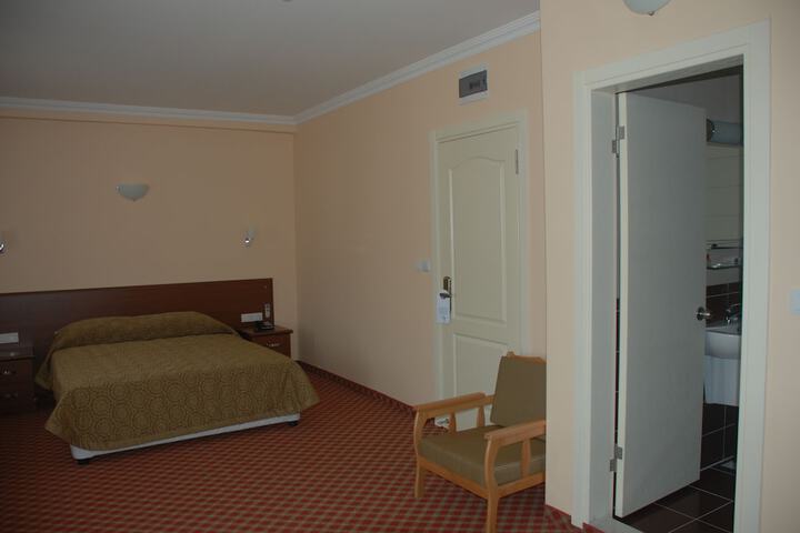 Room 9 of 25