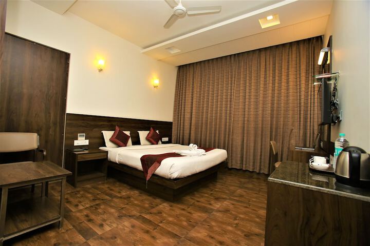 Room 4 of 17