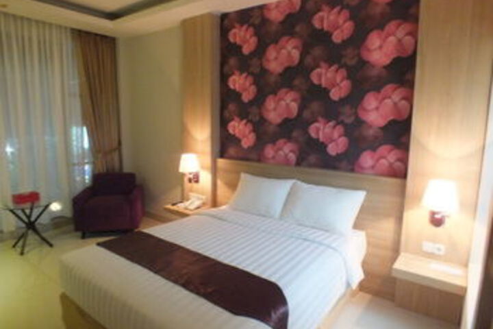 Room 11 of 24