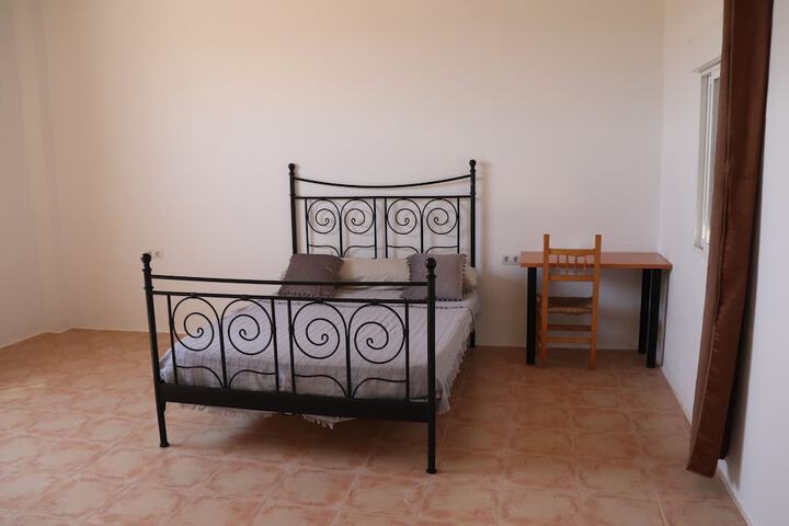 Room 2 of 3