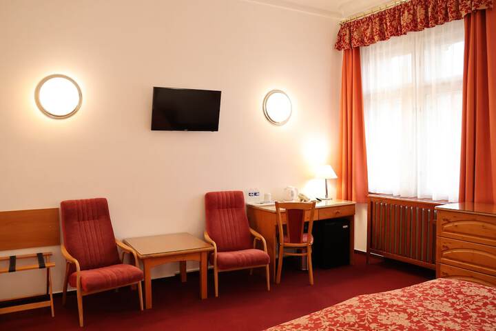 Room 9 of 21