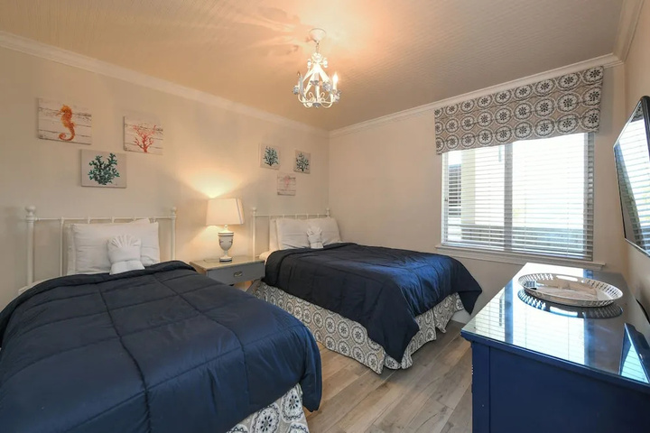 Room 2 of 20