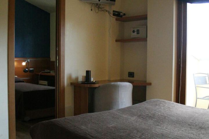 Room 30 of 61