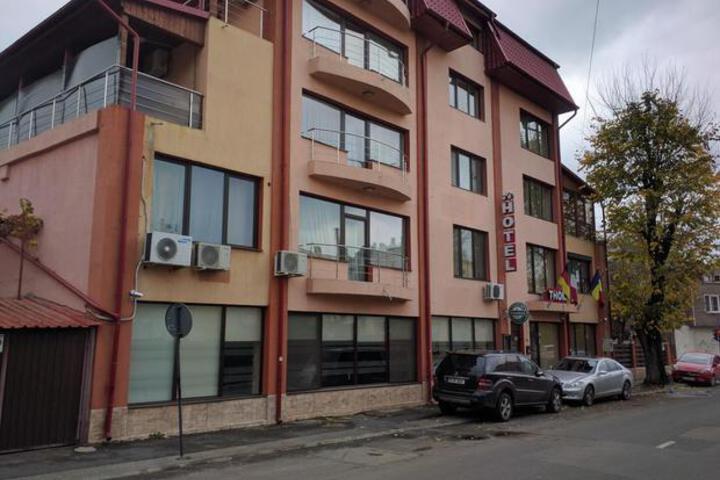 HOTEL THOMAS