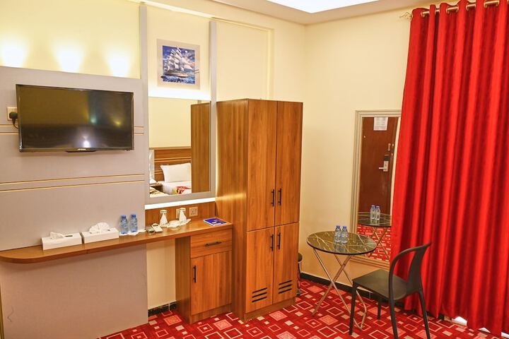 Room 13 of 25