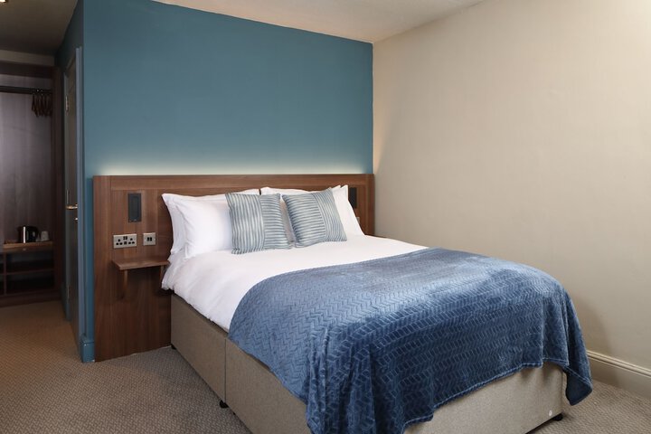Room 2 of 24