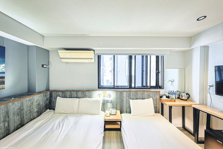 Room 18 of 42