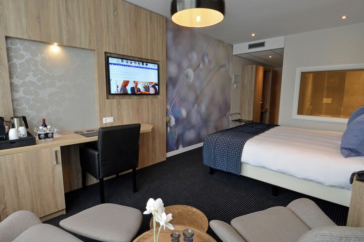 Room 7 of 34