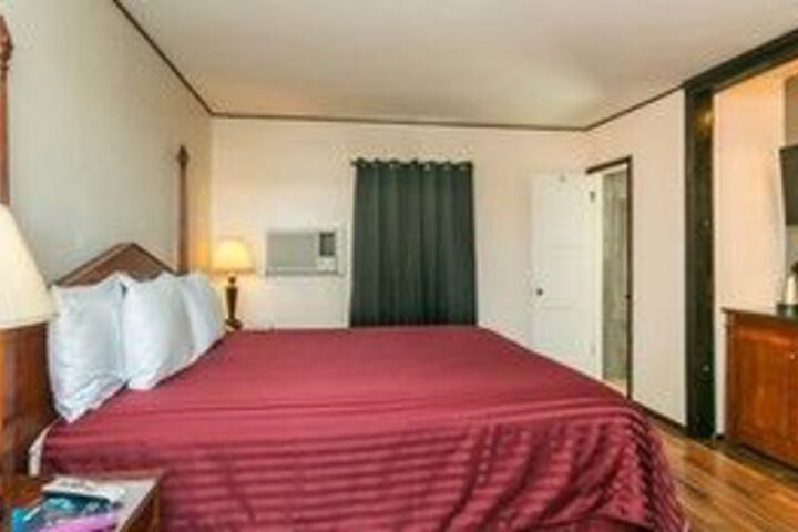 Photo of Apache Lodge