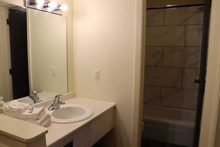 Room 37 of 43