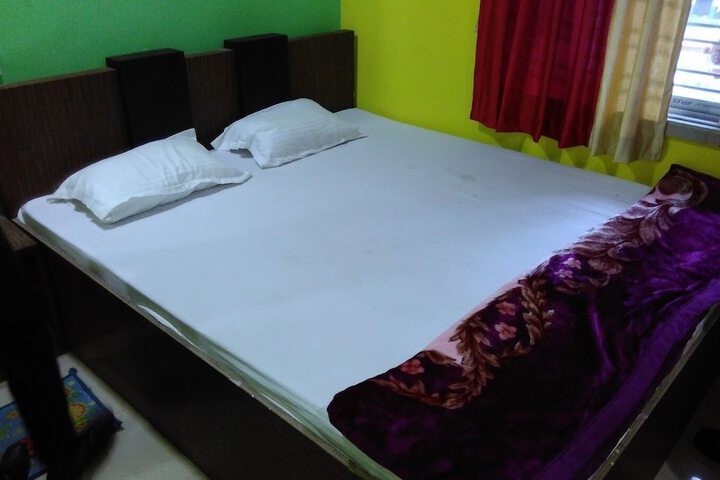 Room 9 of 11