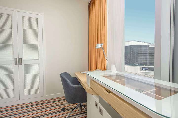 Room 42 of 204