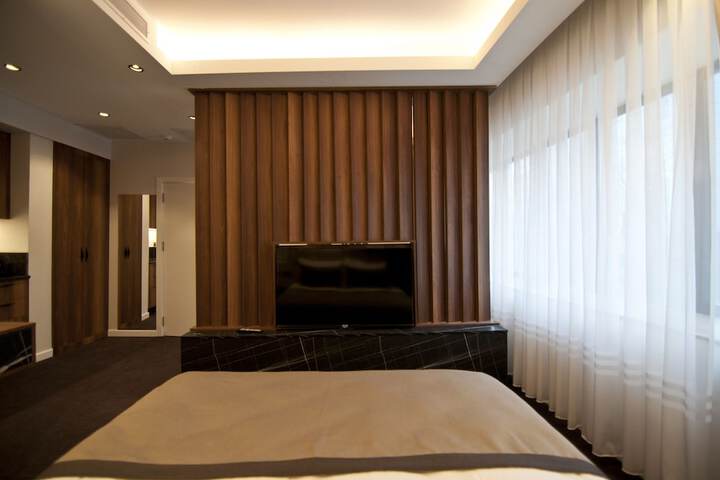 Room 11 of 76