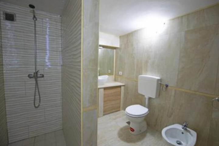 Room 8 of 41