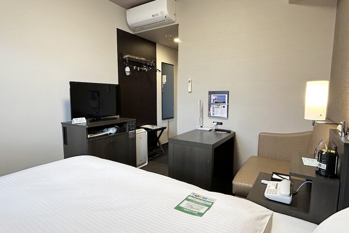 Room 6 of 35