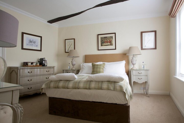 Room 8 of 28