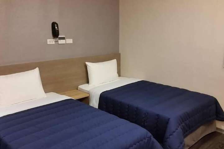 Room 15 of 40