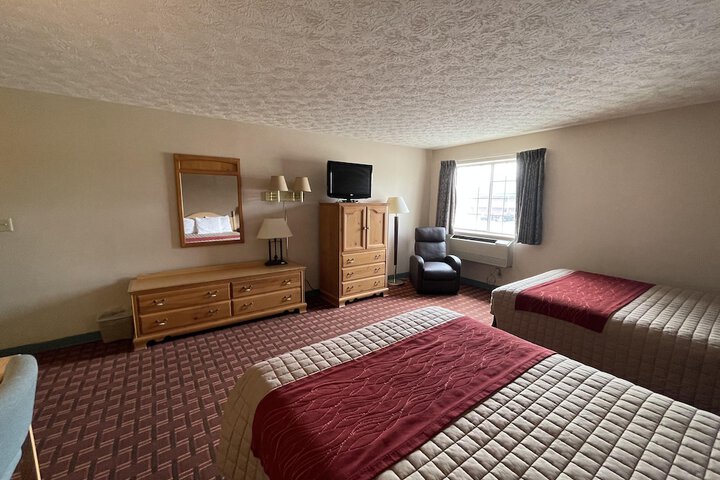 2 Queen Beds (6 of 8)
