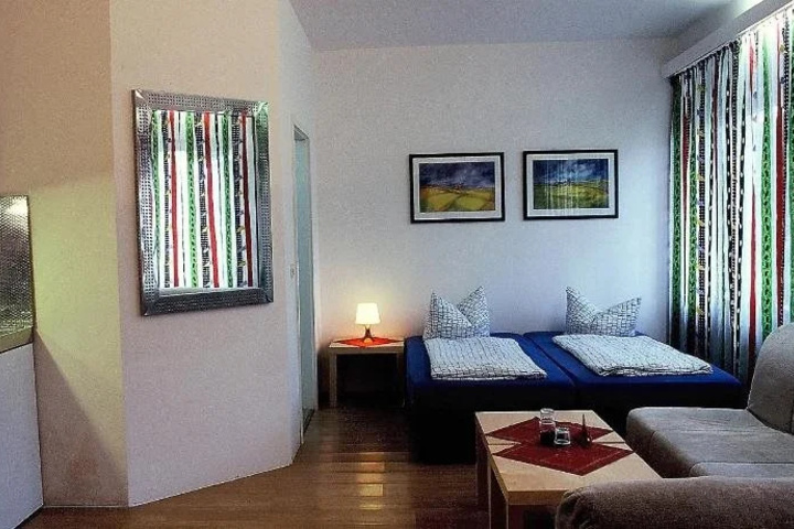Room 4 of 16